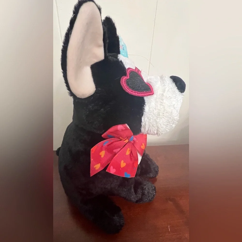 Hug Me Valentine Dog Plush Boston terrier Frenchie with Heart Sunglasses NWT